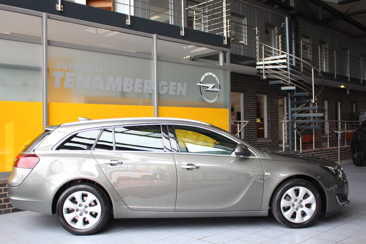 Opel Insignia A ST Innovation AHK Panodach OPC Line - Autó: 3 kép. Opel Insignia A ST Innovation AHK Panodach OPC Line - Autó: 3 kép.