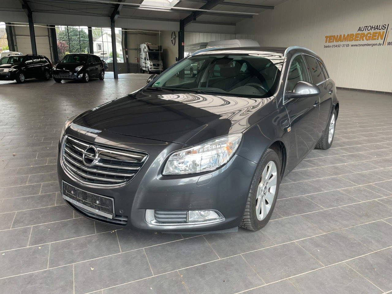 Opel Insignia A Sports Tourer 150 Jahre Opel AHK - Autó: 2 kép. Opel Insignia A Sports Tourer 150 Jahre Opel AHK - Autó: 2 kép.