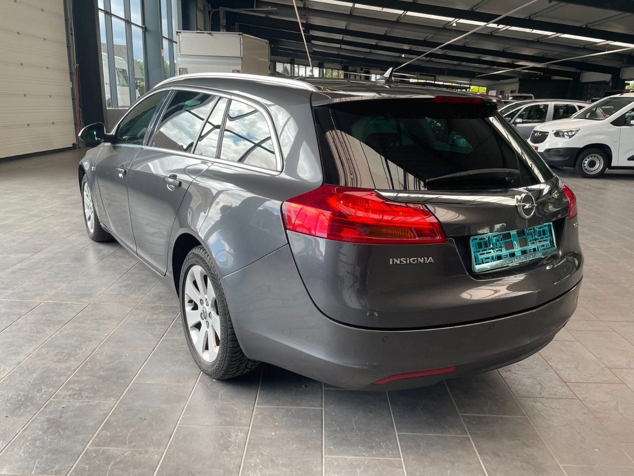 Opel Insignia A Sports Tourer 150 Jahre Opel AHK - Autó: 4 kép. Opel Insignia A Sports Tourer 150 Jahre Opel AHK - Autó: 4 kép.
