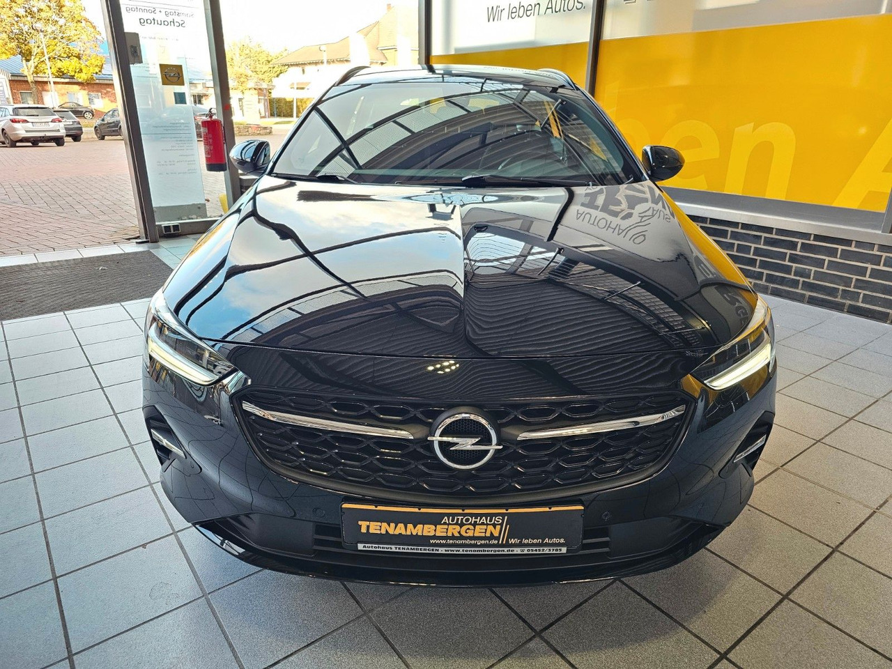 Opel Insignia B ST SHZ LHzg Carplay PDC Spurassistent - Kombi: 2 kép. Opel Insignia B ST SHZ LHzg Carplay PDC Spurassistent - Kombi: 2 kép.