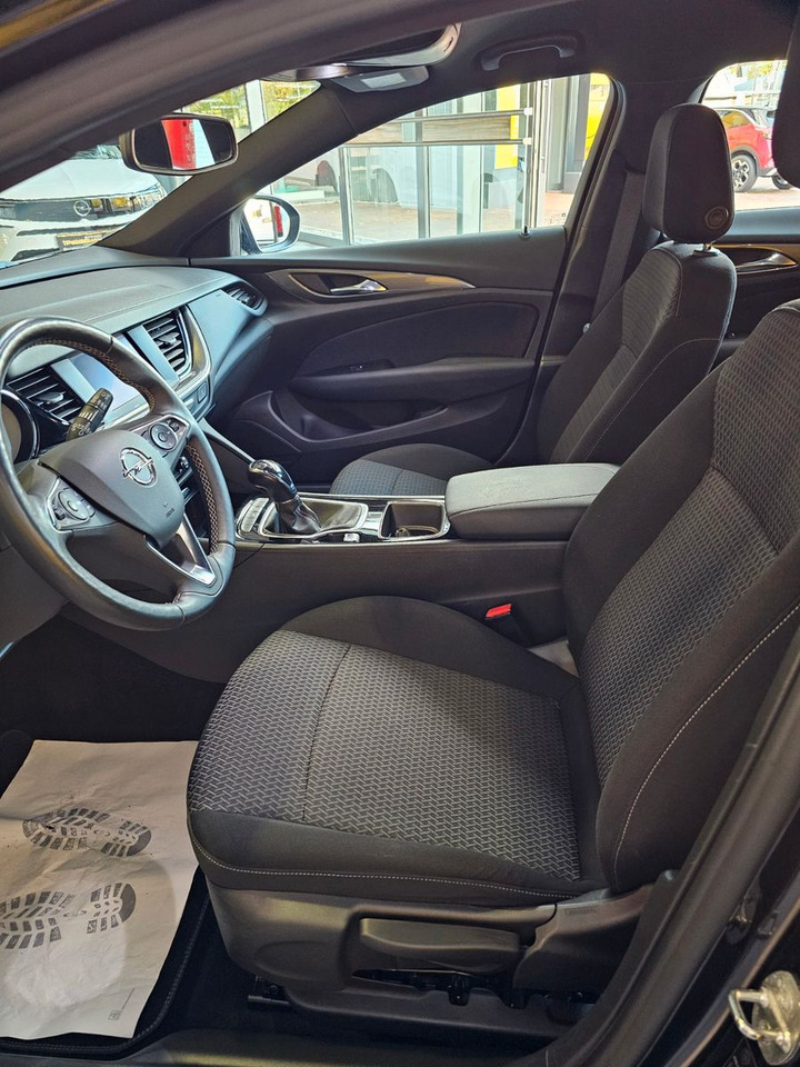 Opel Insignia B ST SHZ LHzg Carplay PDC Spurassistent - Kombi: 5 kép. Opel Insignia B ST SHZ LHzg Carplay PDC Spurassistent - Kombi: 5 kép.