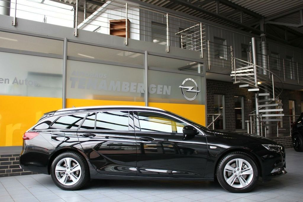 Opel Insignia B Sports Tourer 4x4 INNOVATION - Autó: 4 kép. Opel Insignia B Sports Tourer 4x4 INNOVATION - Autó: 4 kép.