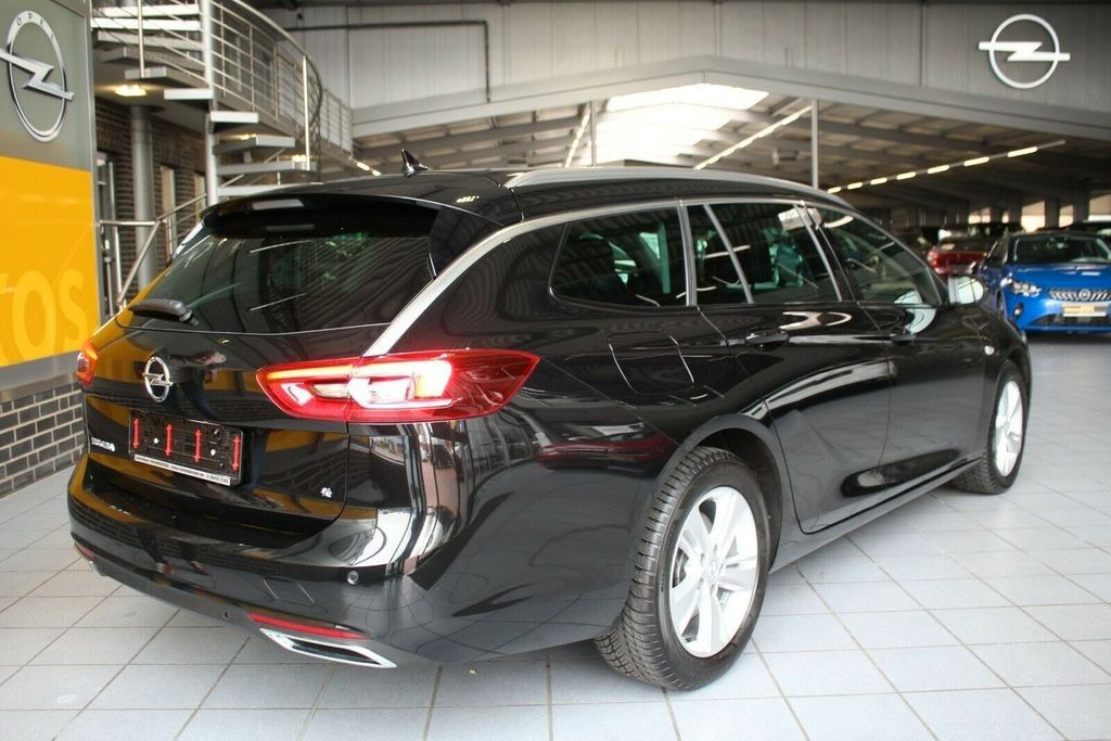 Opel Insignia B Sports Tourer 4x4 INNOVATION - Autó: 3 kép. Opel Insignia B Sports Tourer 4x4 INNOVATION - Autó: 3 kép.