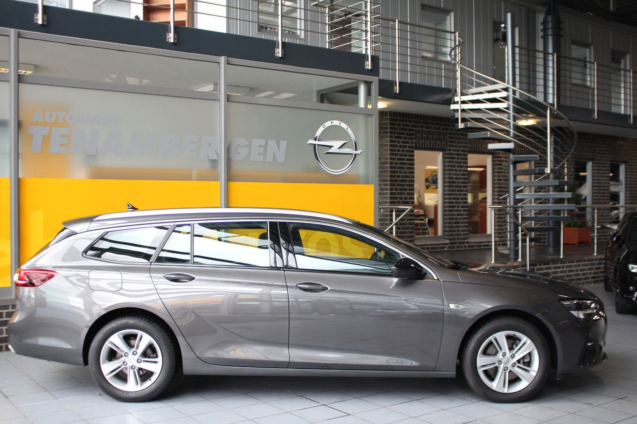 Opel Insignia B Sports Tourer Elegance Massage AHK AC - Kombi: 2 kép. Opel Insignia B Sports Tourer Elegance Massage AHK AC - Kombi: 2 kép.