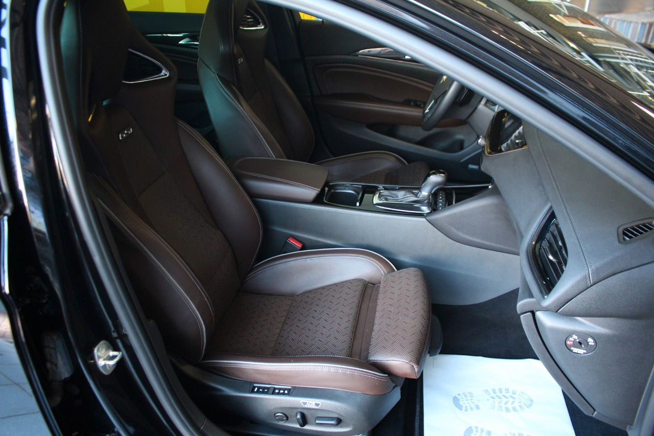 Opel Insignia B Sports Tourer GSi 4x4 Massage Bose - Kombi: 5 kép. Opel Insignia B Sports Tourer GSi 4x4 Massage Bose - Kombi: 5 kép.