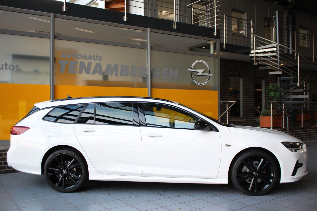 Opel Insignia B Sports Tourer Ultimate 4x4 AHK ACC - Autó: 3 kép. Opel Insignia B Sports Tourer Ultimate 4x4 AHK ACC - Autó: 3 kép.