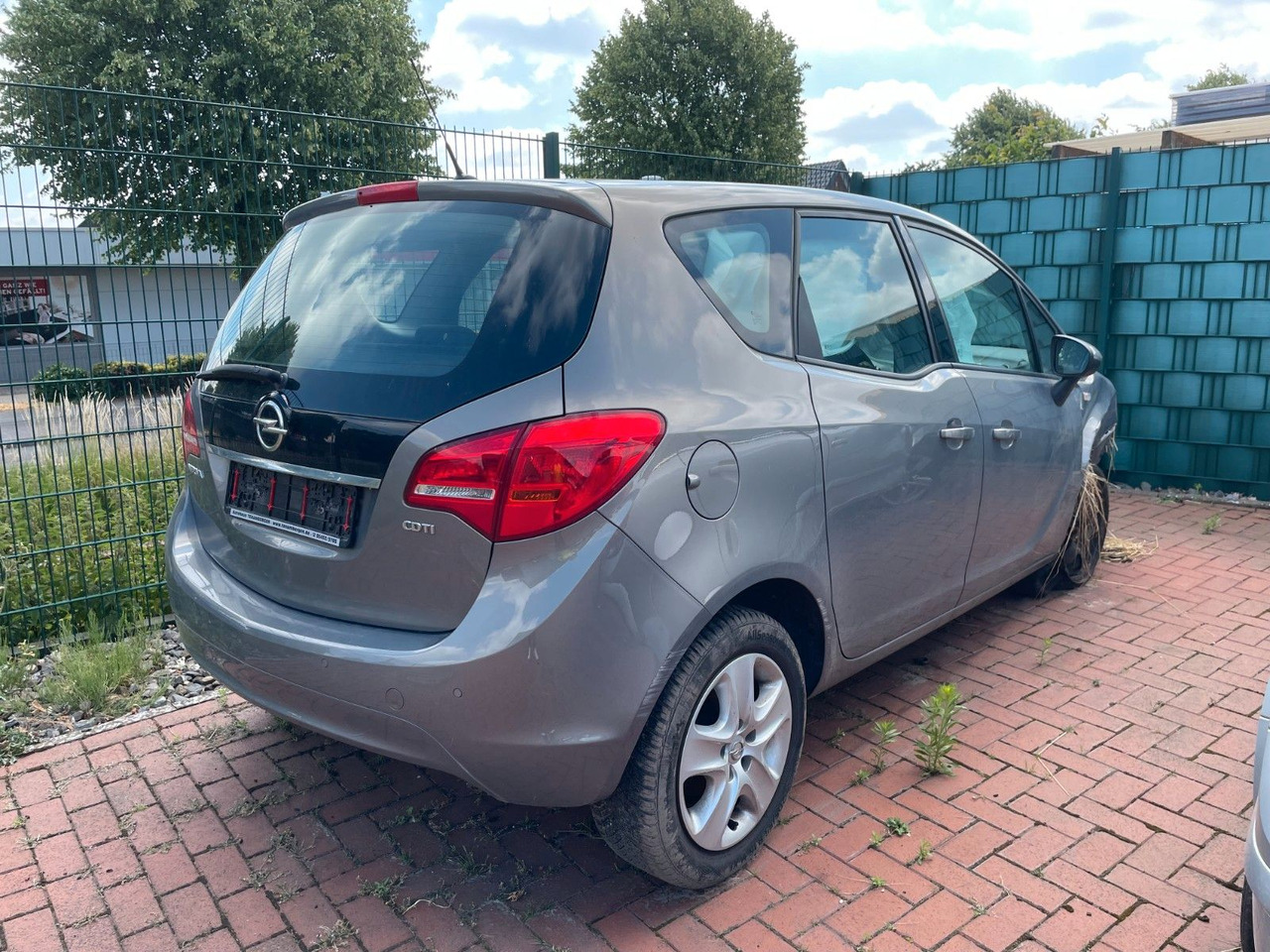 Opel Meriva B Edition - Kisbusz: 2 kép. Opel Meriva B Edition - Kisbusz: 2 kép.