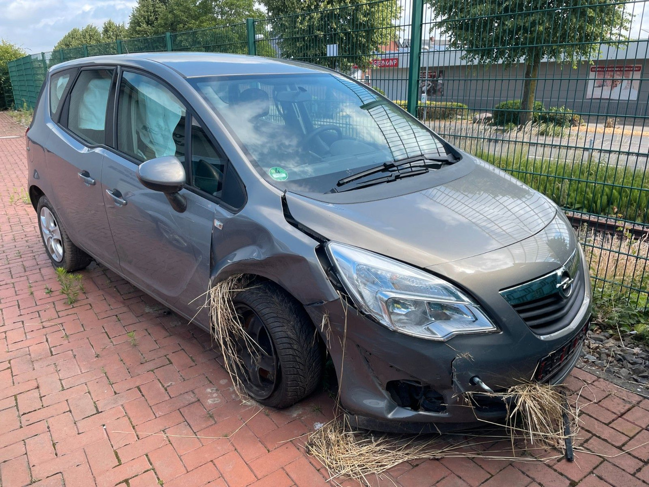 Opel Meriva B Edition - Kisbusz: 1 kép. Opel Meriva B Edition - Kisbusz: 1 kép.