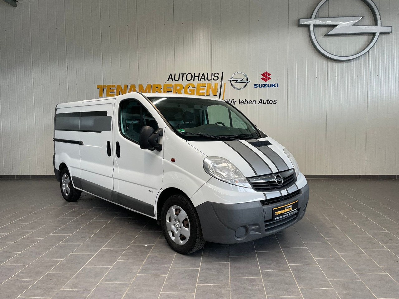 Opel Vivaro Kasten L2H1 2,9t Tüv Scheckheft Klima AHK - Kis furgon: 1 kép. Opel Vivaro Kasten L2H1 2,9t Tüv Scheckheft Klima AHK - Kis furgon: 1 kép.
