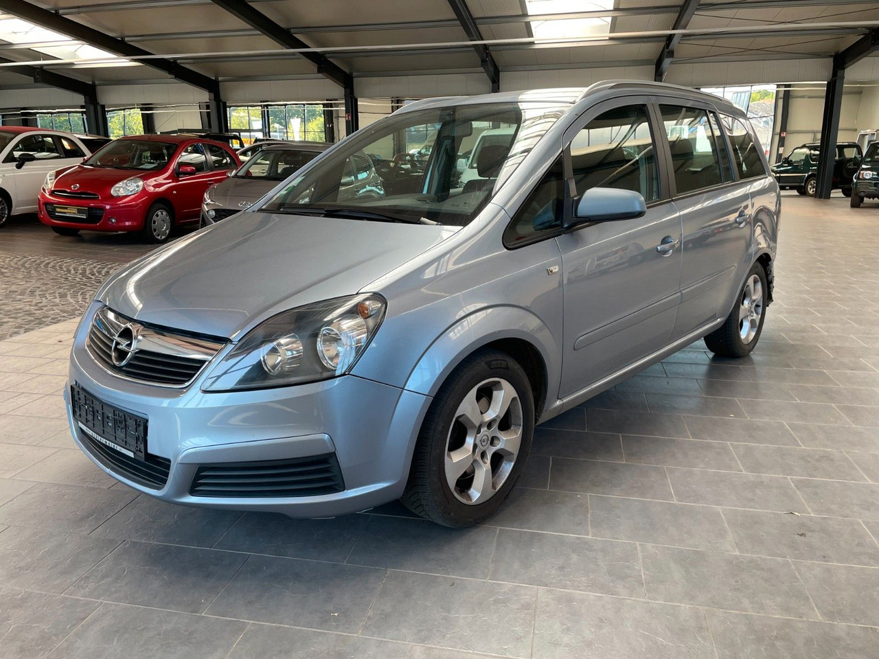 Opel Zafira B Edition - Kisbusz: 2 kép. Opel Zafira B Edition - Kisbusz: 2 kép.