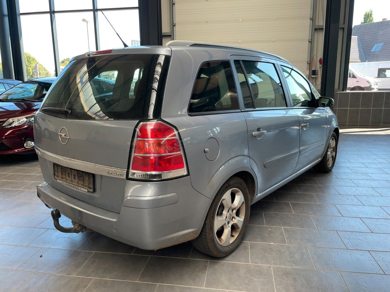Opel Zafira B Edition - Kisbusz: 3 kép. Opel Zafira B Edition - Kisbusz: 3 kép.