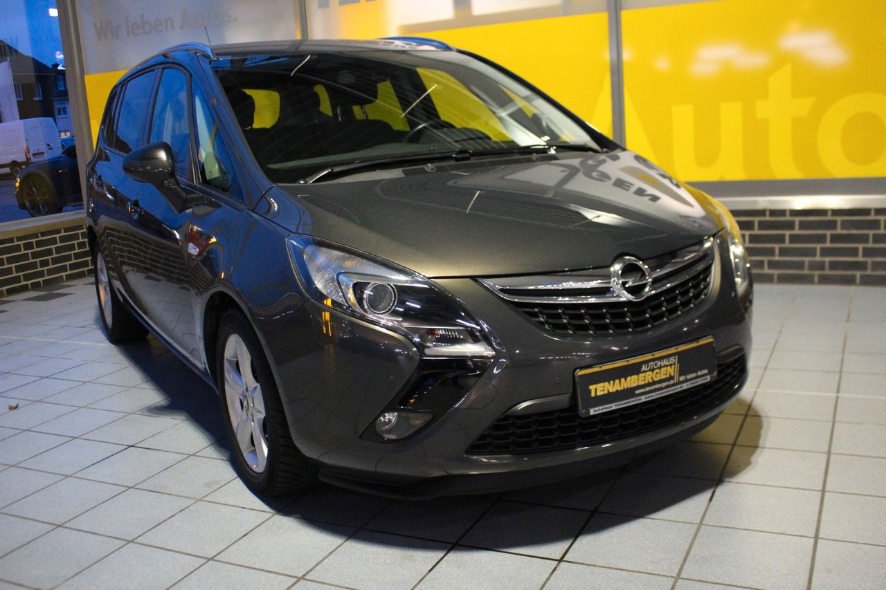 Opel Zafira C Tourer Style PDC Sitz u.Lenkradheizung - Kisbusz: 2 kép. Opel Zafira C Tourer Style PDC Sitz u.Lenkradheizung - Kisbusz: 2 kép.