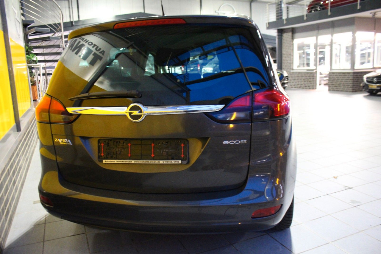 Opel Zafira C Tourer Style PDC Sitz u.Lenkradheizung - Kisbusz: 4 kép. Opel Zafira C Tourer Style PDC Sitz u.Lenkradheizung - Kisbusz: 4 kép.