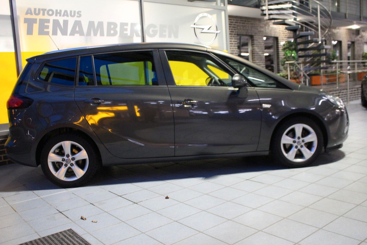Opel Zafira C Tourer Style PDC Sitz u.Lenkradheizung - Kisbusz: 3 kép. Opel Zafira C Tourer Style PDC Sitz u.Lenkradheizung - Kisbusz: 3 kép.