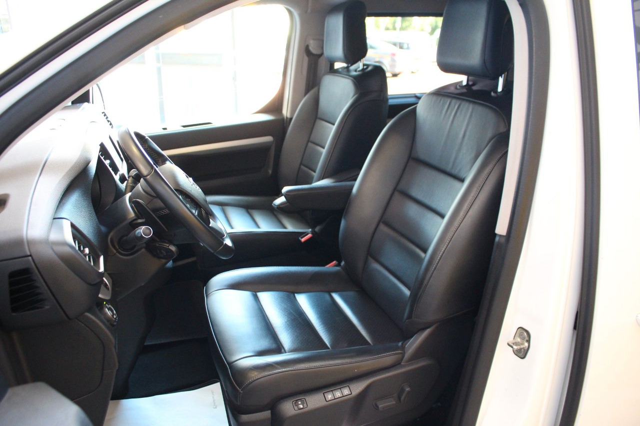 Opel Zafira Life Tourer M VIP-Sitze Tisch Leder AHK - Kisbusz: 5 kép. Opel Zafira Life Tourer M VIP-Sitze Tisch Leder AHK - Kisbusz: 5 kép.