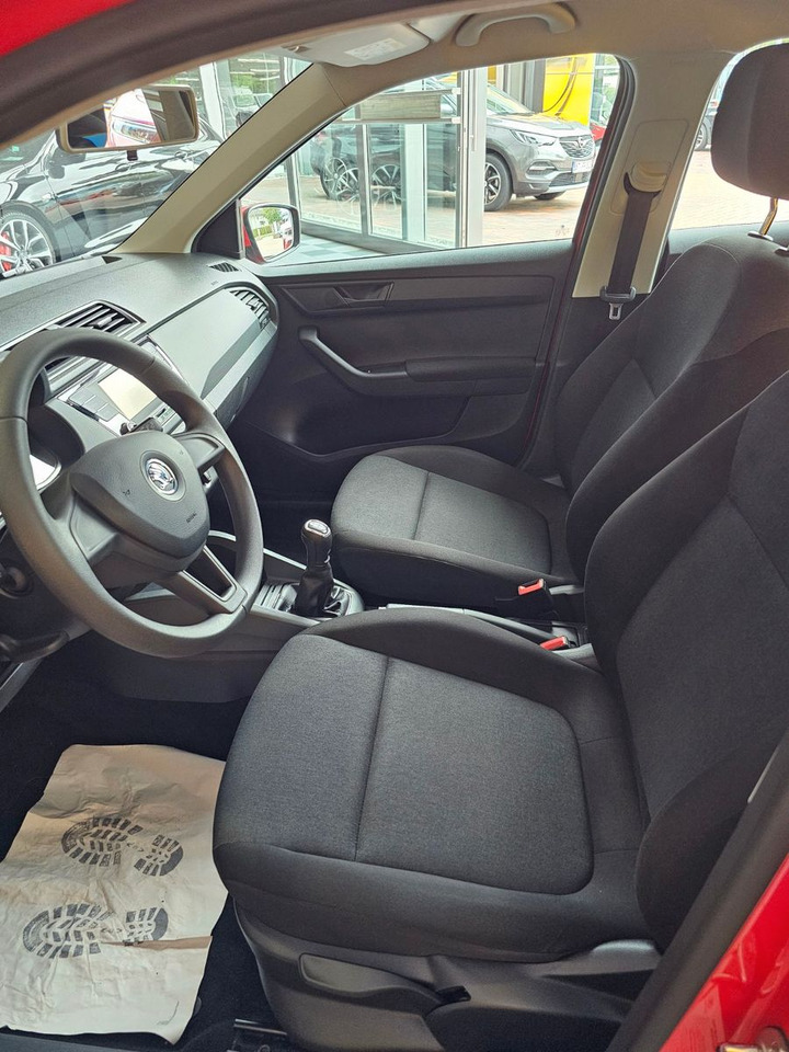 Skoda Fabia Cool Edition SHZ USB - Autó: 4 kép. Skoda Fabia Cool Edition SHZ USB - Autó: 4 kép.