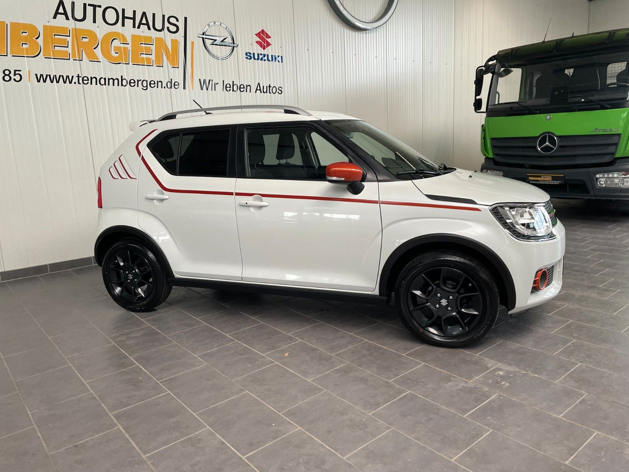 Suzuki Ignis 1,2 Intro Edtion+ - Autó: 2 kép. Suzuki Ignis 1,2 Intro Edtion+ - Autó: 2 kép.