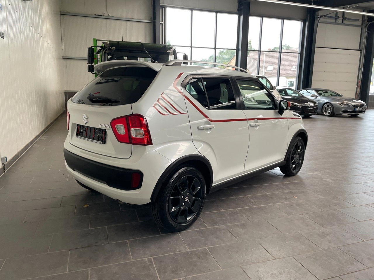 Suzuki Ignis 1,2 Intro Edtion+ - Autó: 3 kép. Suzuki Ignis 1,2 Intro Edtion+ - Autó: 3 kép.