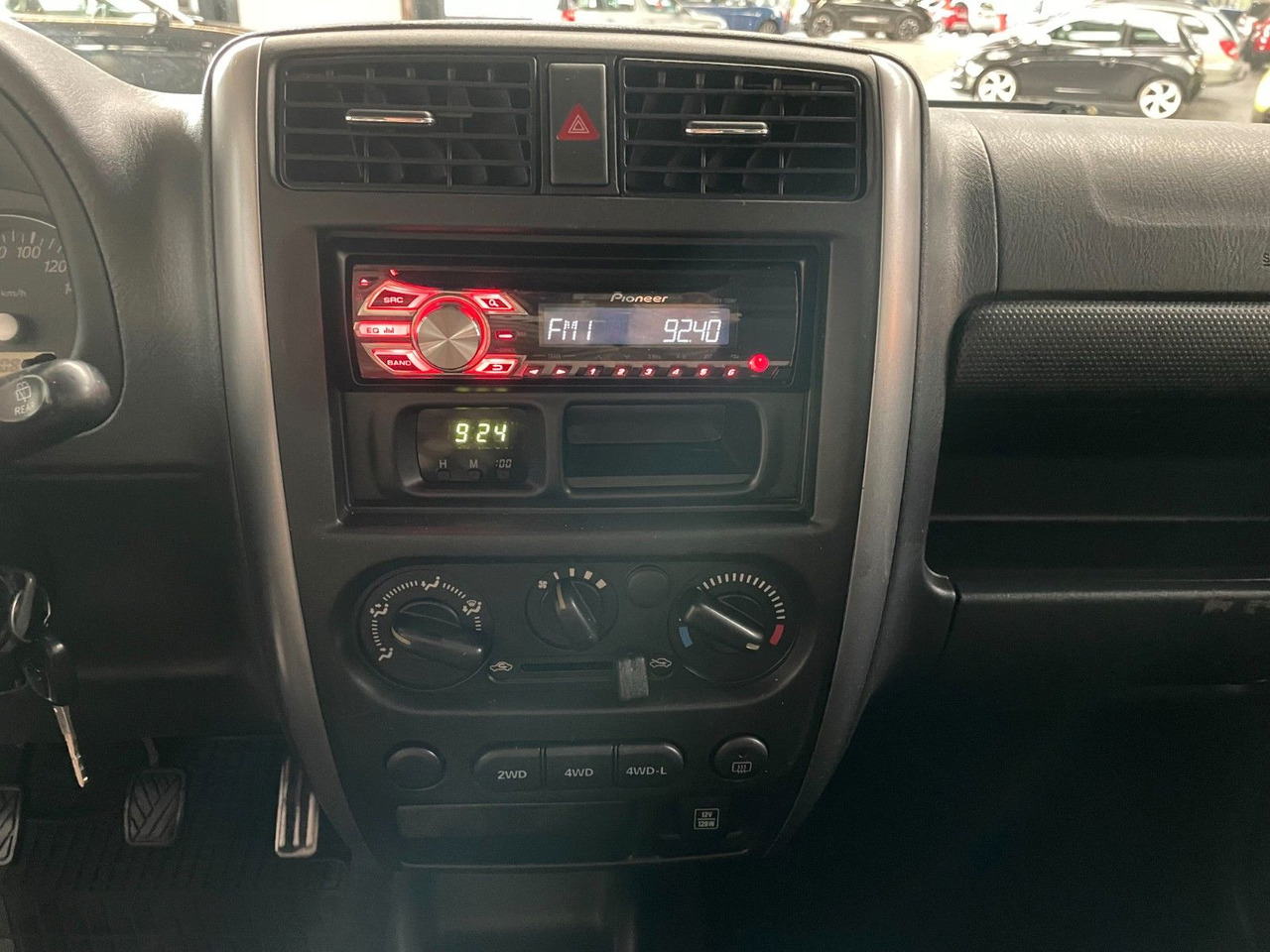 Terepjáró/ SUV Suzuki Jimny 1.3 Allrad Ranger: 10 kép.