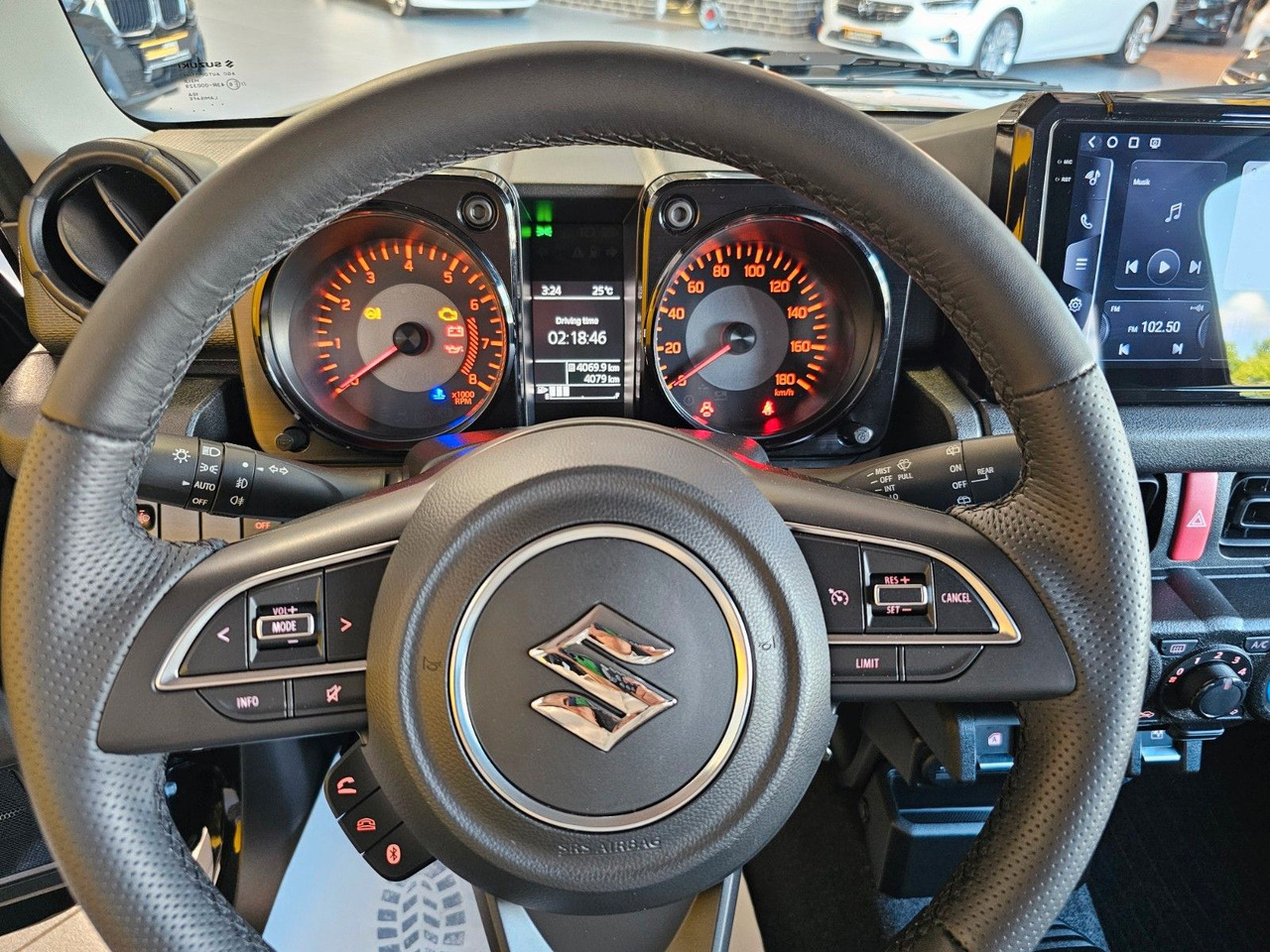 Suzuki Jimny Comfort AllGrip Leiter Dachträger Federn - Terepjáró/ SUV: 5 kép. Suzuki Jimny Comfort AllGrip Leiter Dachträger Federn - Terepjáró/ SUV: 5 kép.