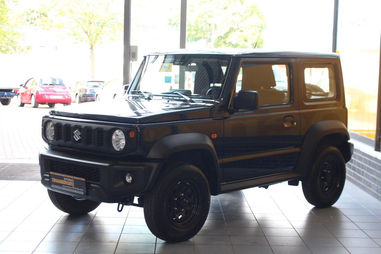 Suzuki Jimny zuschaltbarer Allradantrieb Allgrip - Terepjáró/ SUV: 4 kép. Suzuki Jimny zuschaltbarer Allradantrieb Allgrip - Terepjáró/ SUV: 4 kép.