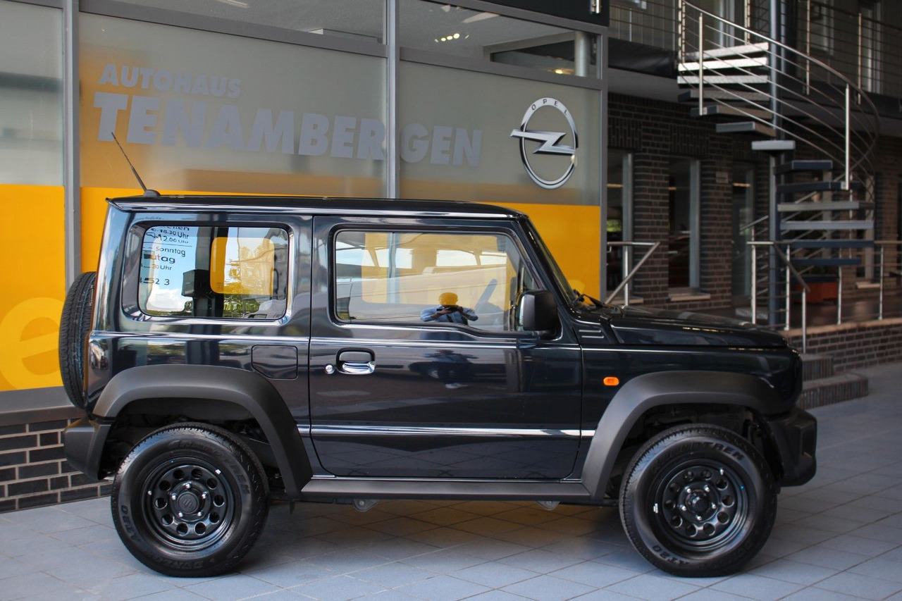 Suzuki Jimny zuschaltbarer Allradantrieb Allgrip - Terepjáró/ SUV: 3 kép. Suzuki Jimny zuschaltbarer Allradantrieb Allgrip - Terepjáró/ SUV: 3 kép.