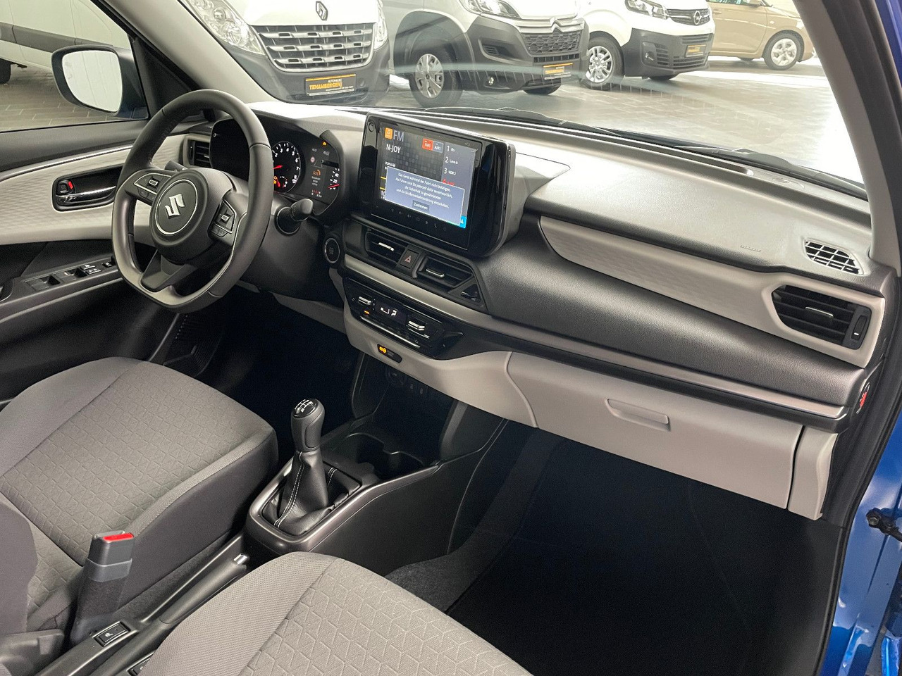 Autó Suzuki Swift 1.2 DUALJET HYBRID Comfort+: 9 kép.
