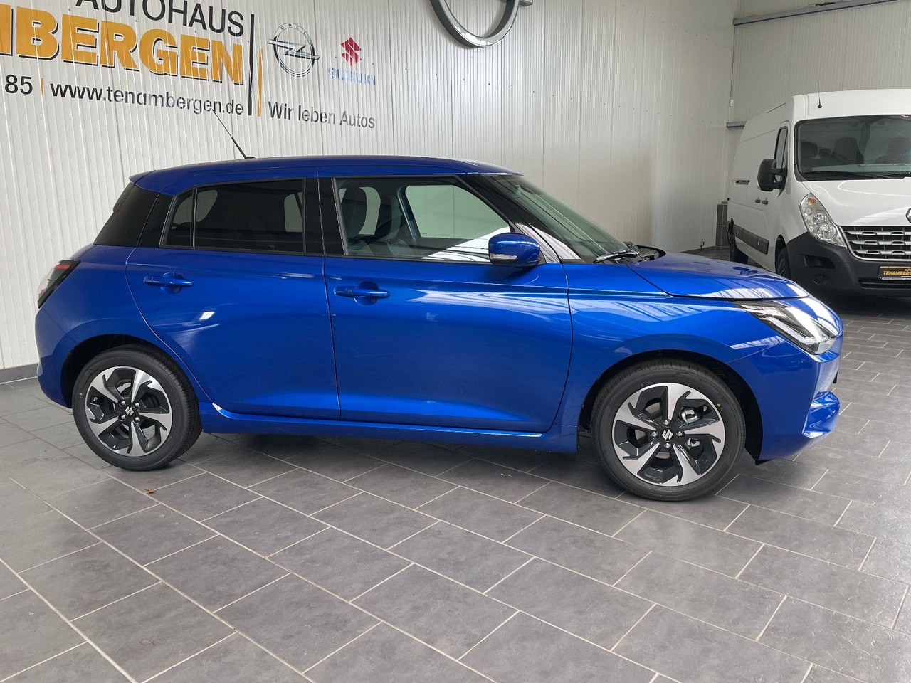 Suzuki Swift 1.2 DUALJET HYBRID Comfort+ - Autó: 2 kép. Suzuki Swift 1.2 DUALJET HYBRID Comfort+ - Autó: 2 kép.