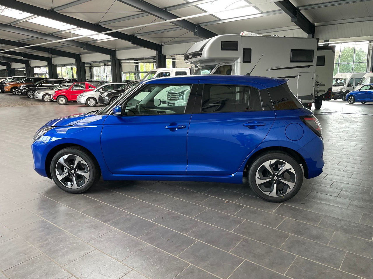 Suzuki Swift 1.2 DUALJET HYBRID Comfort+ - Autó: 5 kép. Suzuki Swift 1.2 DUALJET HYBRID Comfort+ - Autó: 5 kép.
