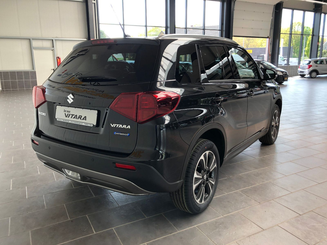Suzuki Vitara 1.5 Hybrid Comfort+Automatik/ Panor.-Dach - Terepjáró/ SUV: 3 kép. Suzuki Vitara 1.5 Hybrid Comfort+Automatik/ Panor.-Dach - Terepjáró/ SUV: 3 kép.