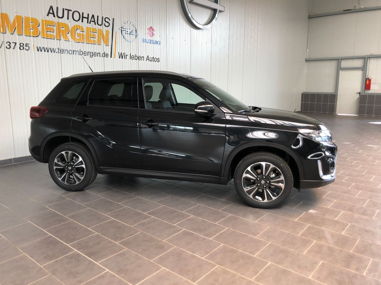 Suzuki Vitara 1.5 Hybrid Comfort+Automatik/ Panor.-Dach - Terepjáró/ SUV: 2 kép. Suzuki Vitara 1.5 Hybrid Comfort+Automatik/ Panor.-Dach - Terepjáró/ SUV: 2 kép.