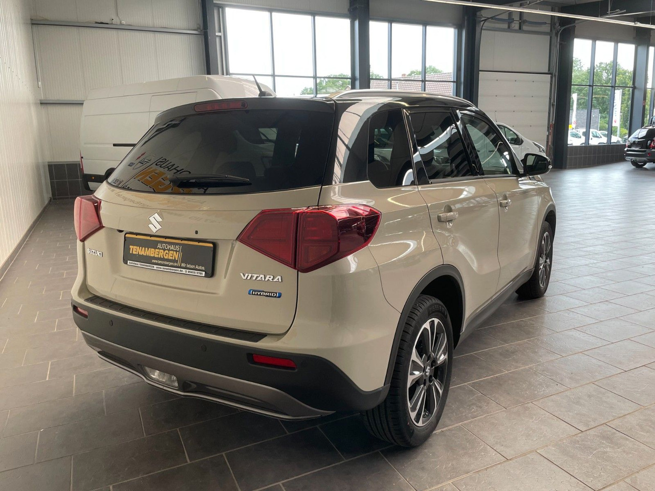 Suzuki Vitara 1.5 Mild-Hybrid Comfort+ 4x2 LED DAB+ ACC - Terepjáró/ SUV: 3 kép. Suzuki Vitara 1.5 Mild-Hybrid Comfort+ 4x2 LED DAB+ ACC - Terepjáró/ SUV: 3 kép.