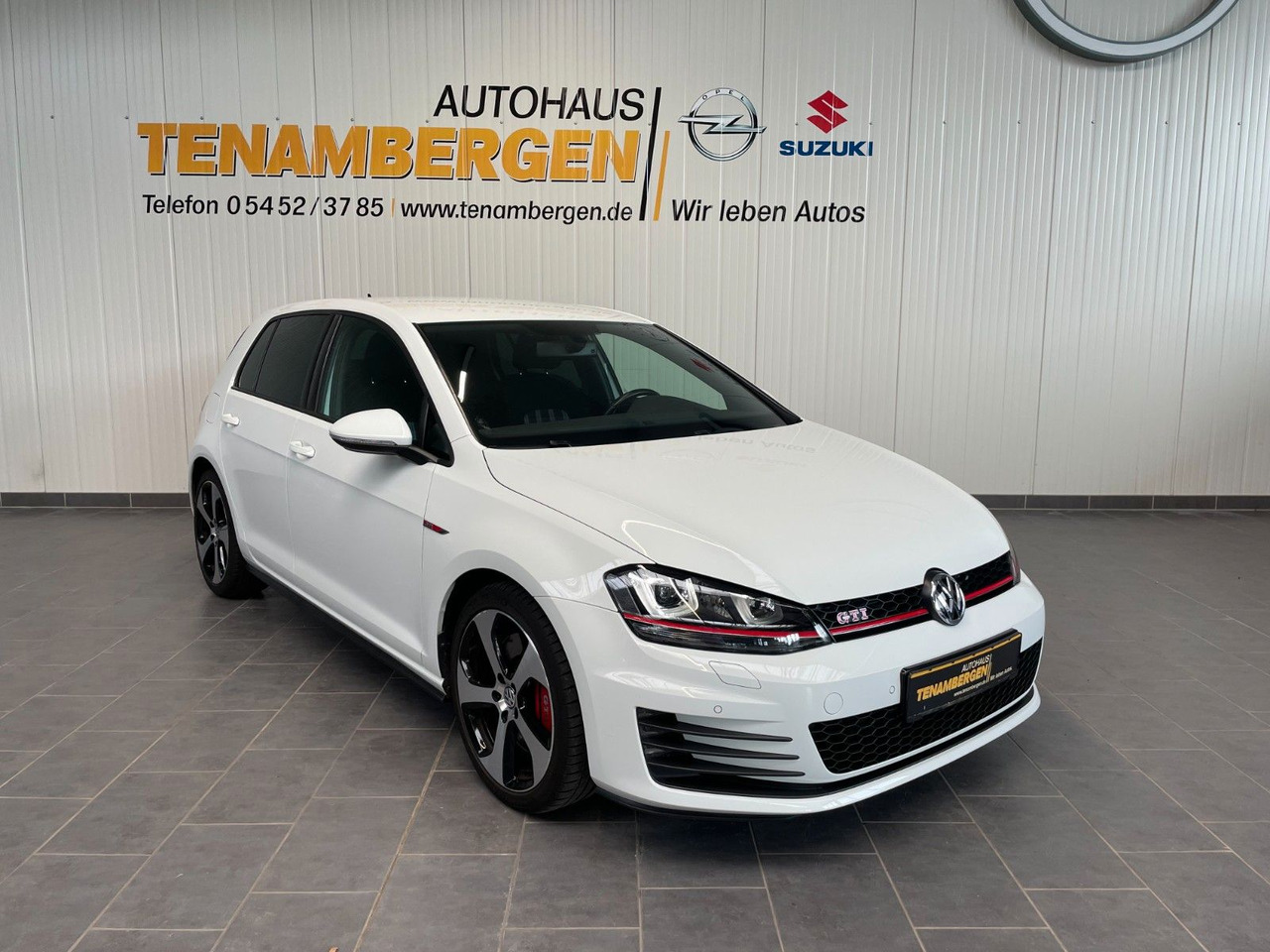 Volkswagen Golf VII GTI Performance BMT /Alu -Winterreifen - Szedán: 1 kép. Volkswagen Golf VII GTI Performance BMT /Alu -Winterreifen - Szedán: 1 kép.
