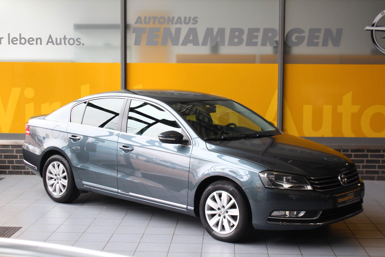 Volkswagen Passat Comfortline BlueMotion Navi PDC - Autó: 1 kép. Volkswagen Passat Comfortline BlueMotion Navi PDC - Autó: 1 kép.