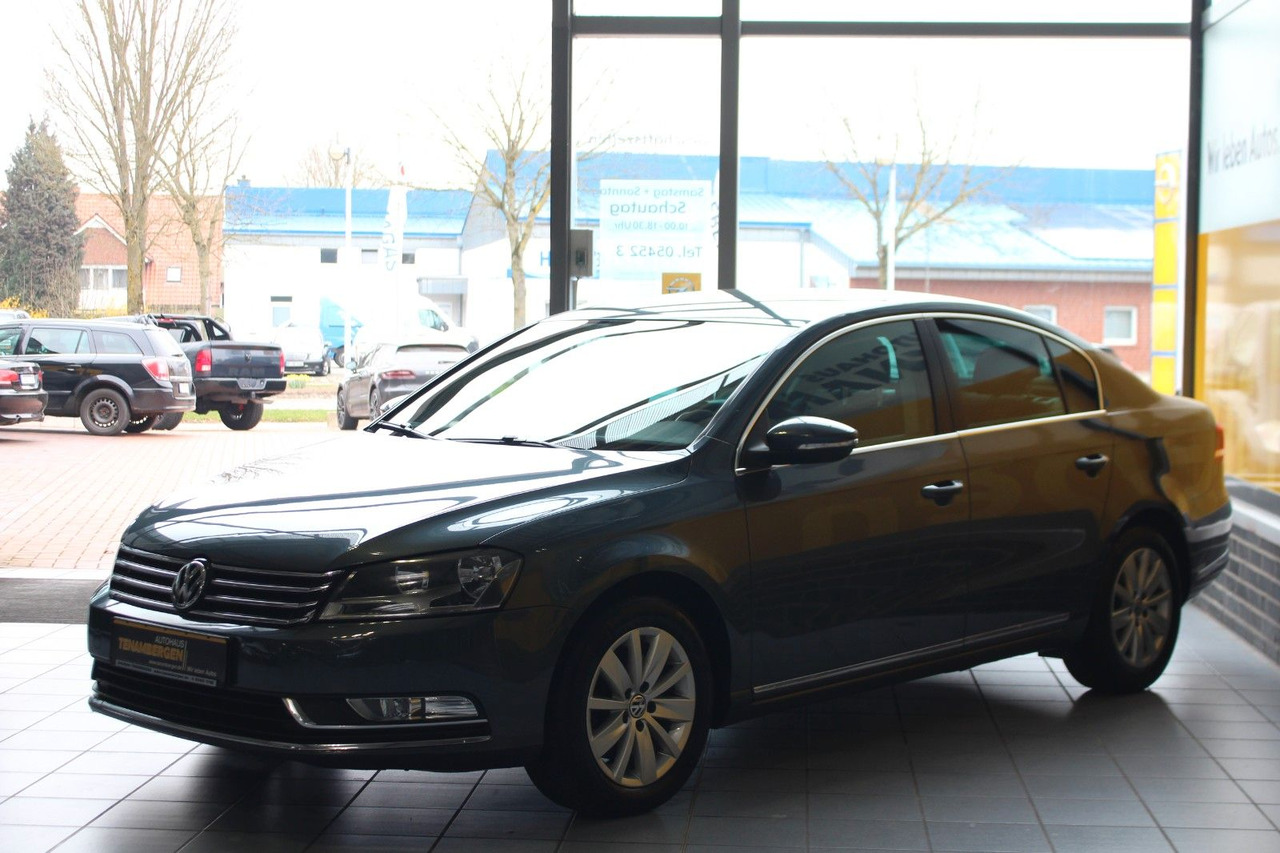Volkswagen Passat Comfortline BlueMotion Navi PDC - Autó: 4 kép. Volkswagen Passat Comfortline BlueMotion Navi PDC - Autó: 4 kép.
