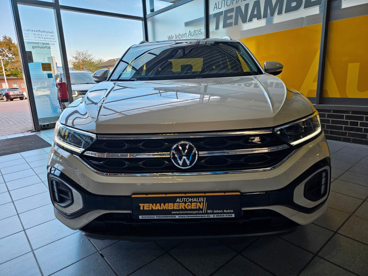 Volkswagen T-Roc R-Line eHeckklappe SHZ LED - Terepjáró/ SUV: 3 kép. Volkswagen T-Roc R-Line eHeckklappe SHZ LED - Terepjáró/ SUV: 3 kép.