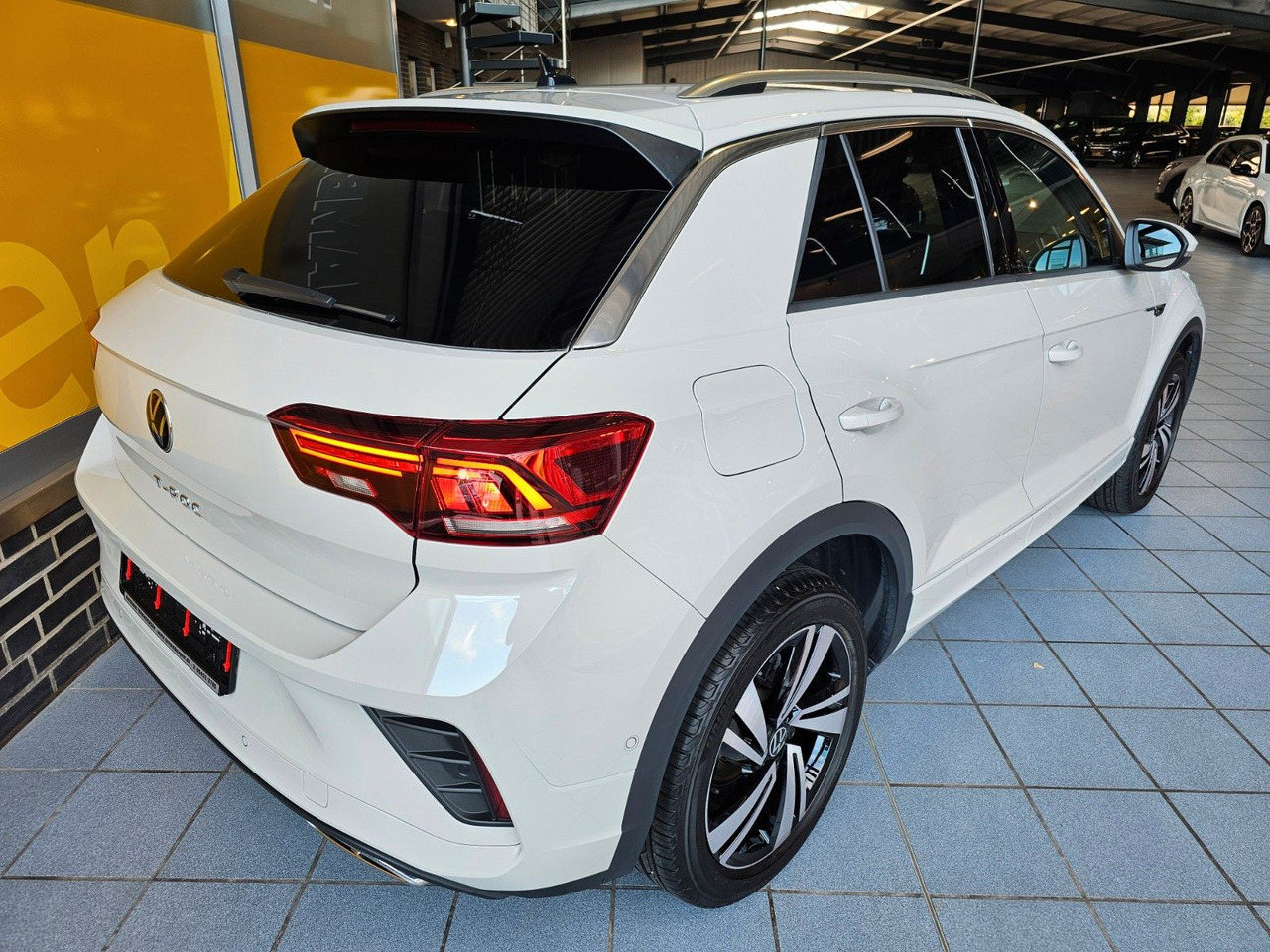 Volkswagen T-Roc R-Line eHeckklappe SHZ LED - Terepjáró/ SUV: 4 kép. Volkswagen T-Roc R-Line eHeckklappe SHZ LED - Terepjáró/ SUV: 4 kép.