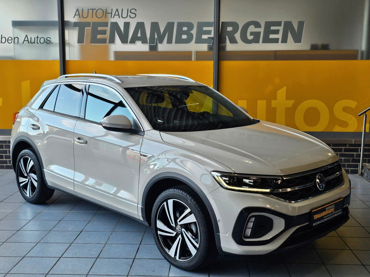 Volkswagen T-Roc R-Line eHeckklappe SHZ LED - Terepjáró/ SUV: 1 kép. Volkswagen T-Roc R-Line eHeckklappe SHZ LED - Terepjáró/ SUV: 1 kép.