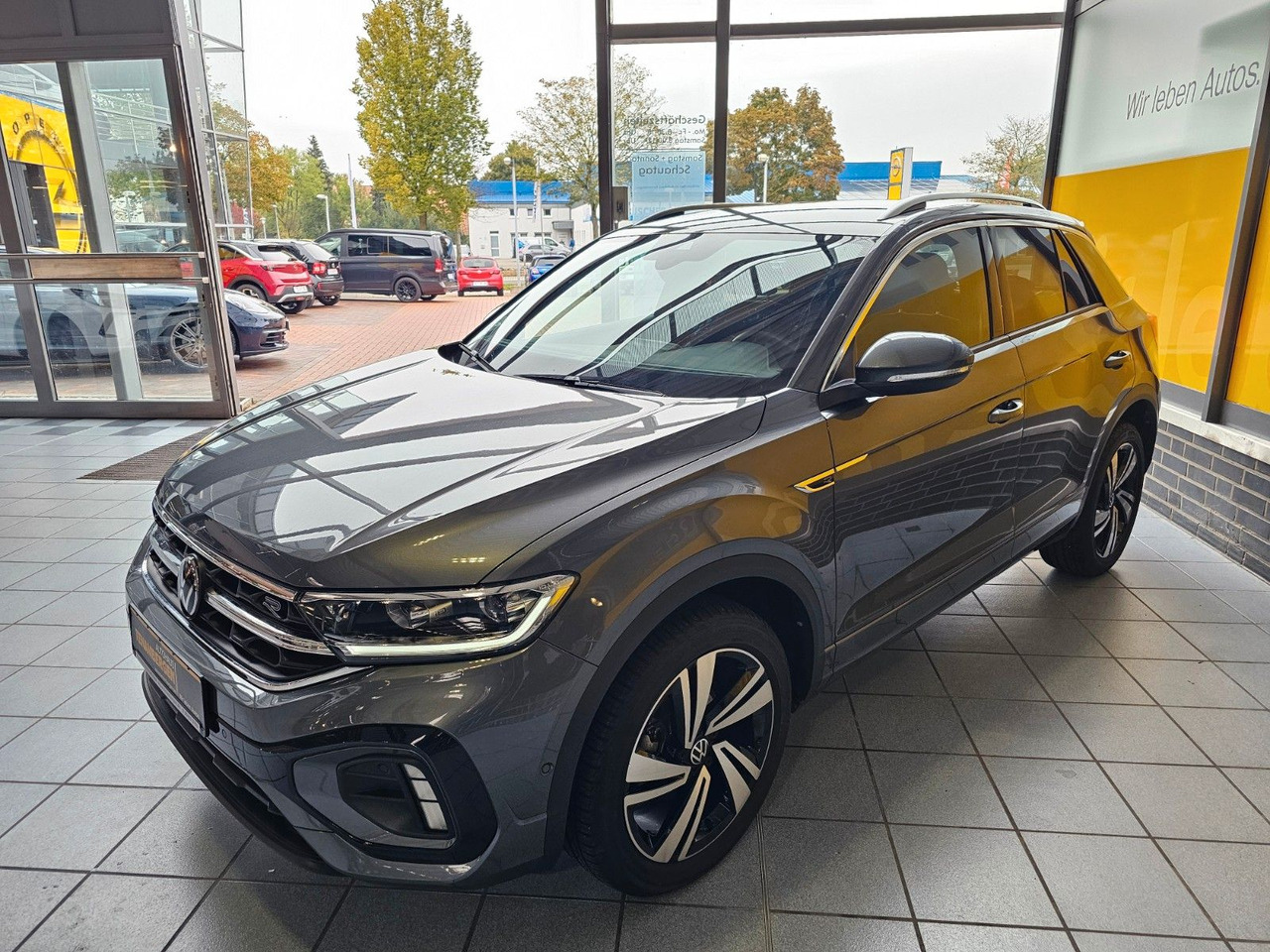 Volkswagen T-Roc R-Line eHeckklappe SHZ LED - Terepjáró/ SUV: 2 kép. Volkswagen T-Roc R-Line eHeckklappe SHZ LED - Terepjáró/ SUV: 2 kép.