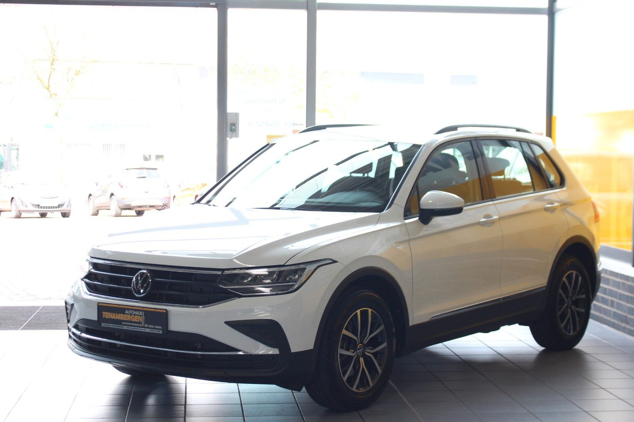 Volkswagen Tiguan Life DSG LED Kamera Navi AHK ACC - Terepjáró/ SUV: 4 kép. Volkswagen Tiguan Life DSG LED Kamera Navi AHK ACC - Terepjáró/ SUV: 4 kép.