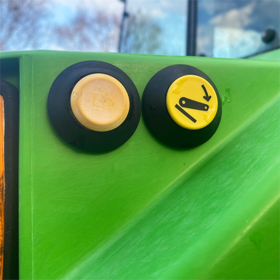 Deutz-Fahr DX 4.71 - Traktor: 5 kép. Deutz-Fahr DX 4.71 - Traktor: 5 kép.