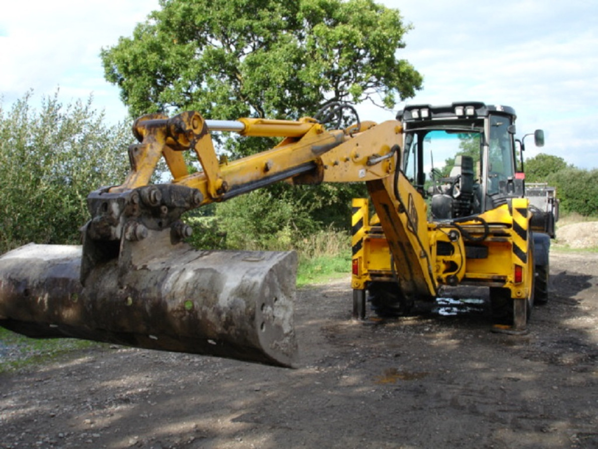 JCB 3CX CONTRACTOR - Kotrórakodó: 3 kép. JCB 3CX CONTRACTOR - Kotrórakodó: 3 kép.