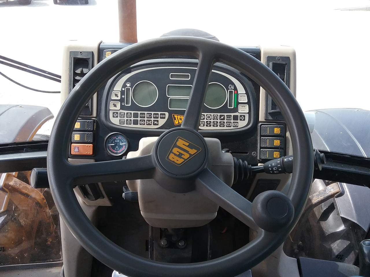 JCB Fastrac 2115 - Traktor: 5 kép. JCB Fastrac 2115 - Traktor: 5 kép.