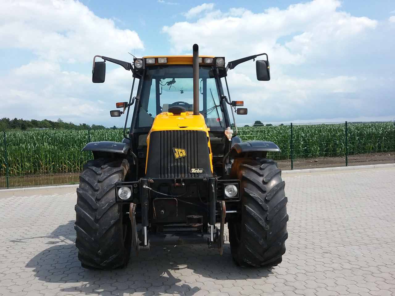 JCB Fastrac 2115 - Traktor: 2 kép. JCB Fastrac 2115 - Traktor: 2 kép.