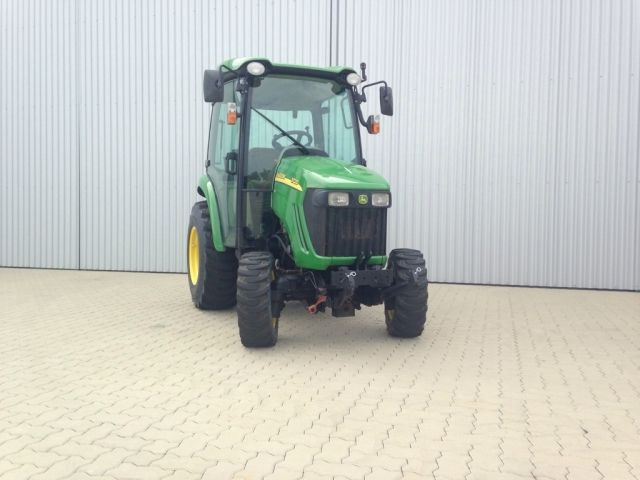 JOHN DEERE 3720 - Traktor: 4 kép. JOHN DEERE 3720 - Traktor: 4 kép.