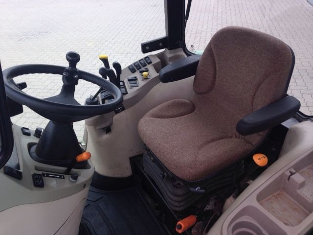 JOHN DEERE 3720 - Traktor: 5 kép. JOHN DEERE 3720 - Traktor: 5 kép.