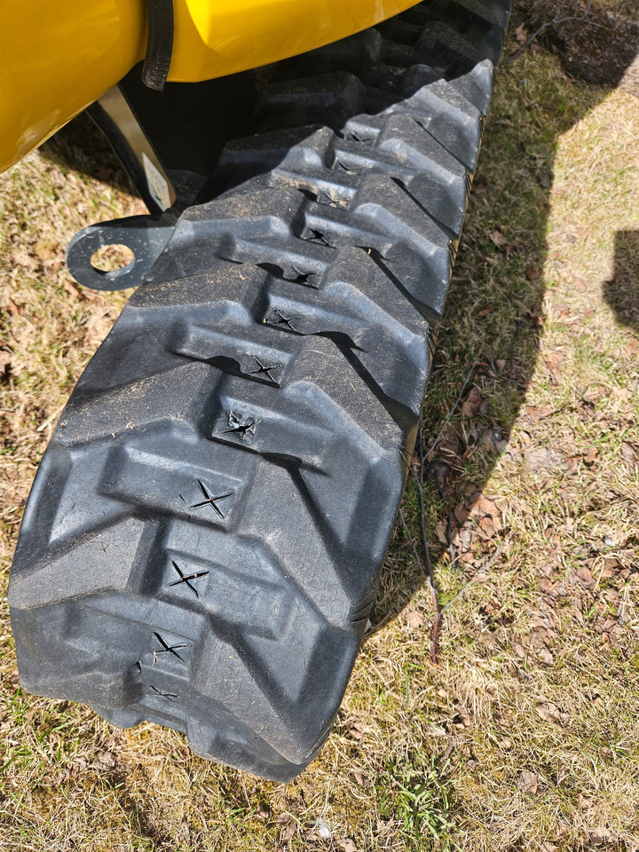 Komatsu PC24MR - Minikotró: 5 kép. Komatsu PC24MR - Minikotró: 5 kép.
