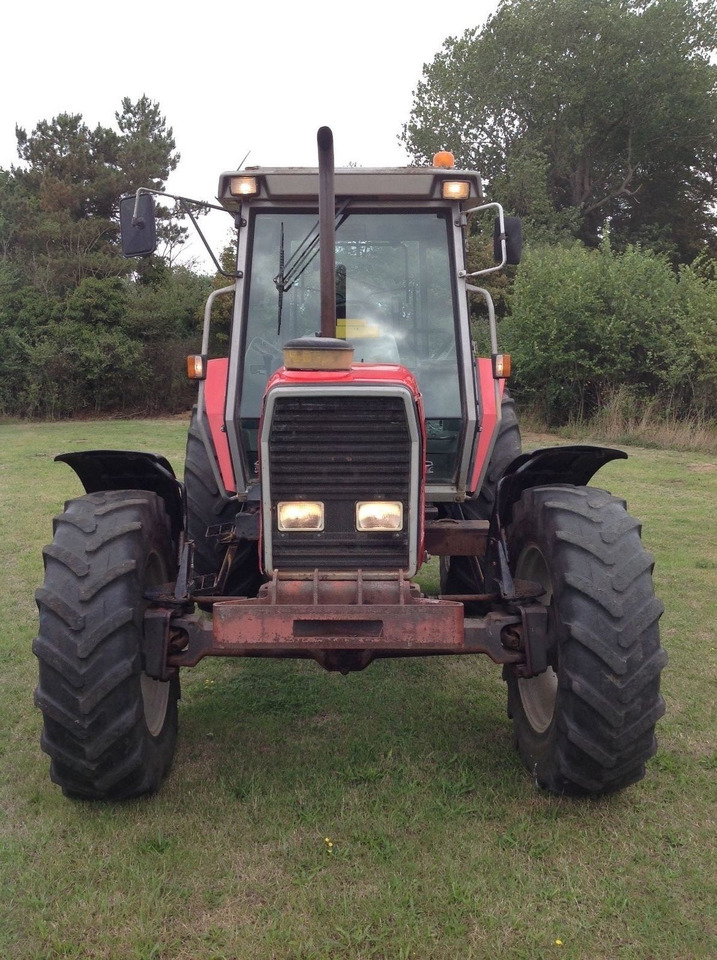 Massey Ferguson 3120 - Traktor: 2 kép. Massey Ferguson 3120 - Traktor: 2 kép.