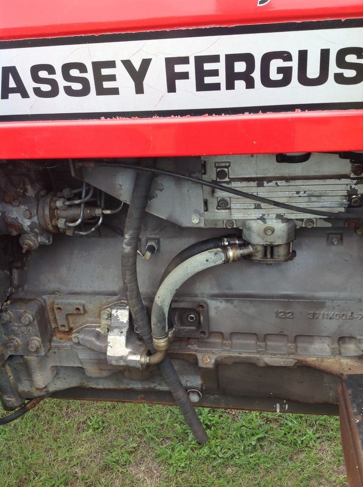 Massey Ferguson 3120 - Traktor: 5 kép. Massey Ferguson 3120 - Traktor: 5 kép.