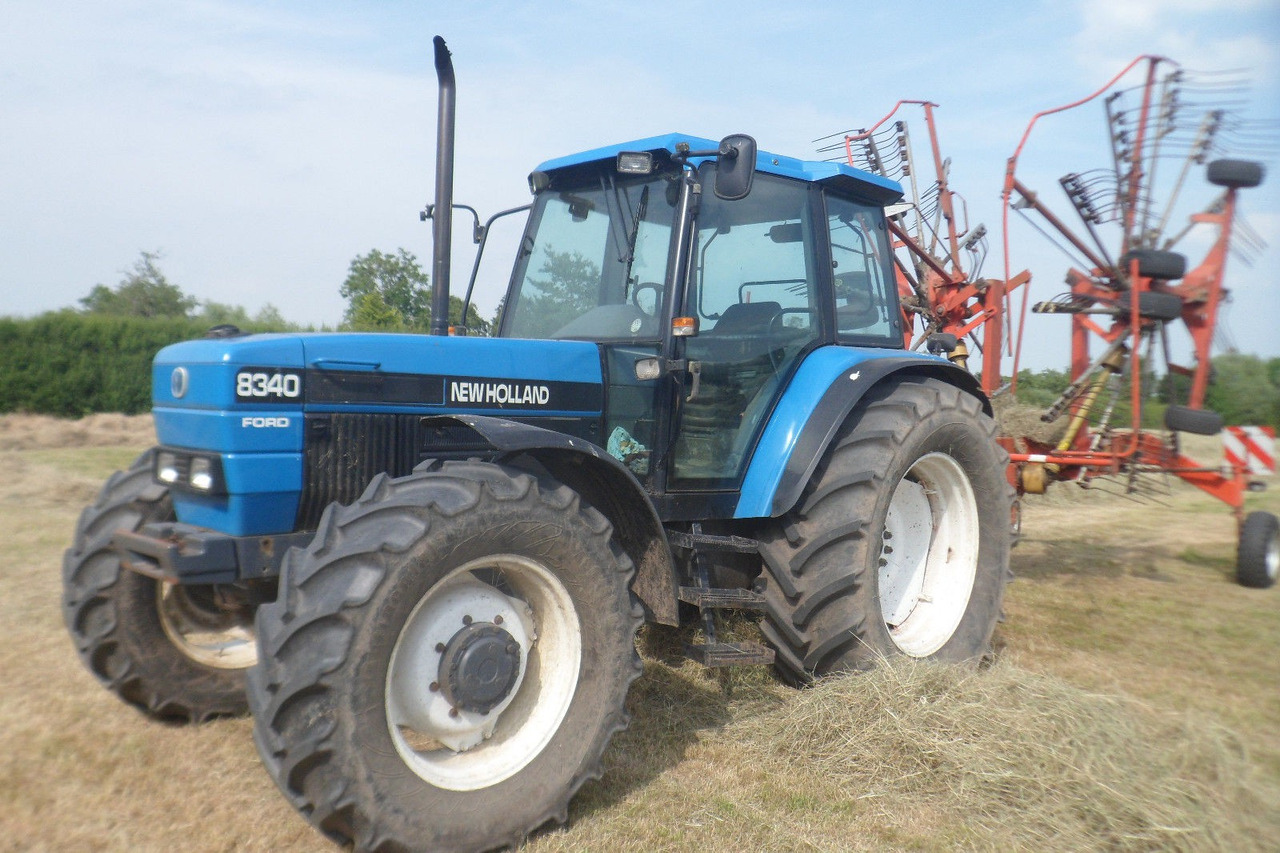 NEW HOLLAND 8340 - Traktor: 2 kép. NEW HOLLAND 8340 - Traktor: 2 kép.